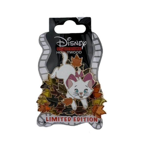 DSSH Disney Studio Store Hollywood Aristocats Marie LE 400 Pin Cat Fall Leaves‎ - Picture 1 of 2